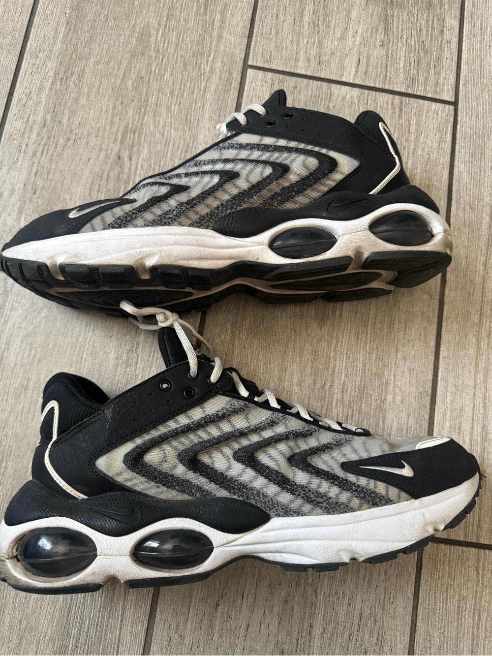 Nike Men’s Black and White Running Shoes